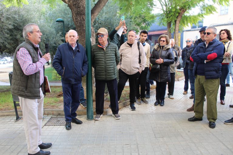 La Semana Santa repasa con una ruta callejera los principales comercios e industrias del Crevillent de hace 100 años